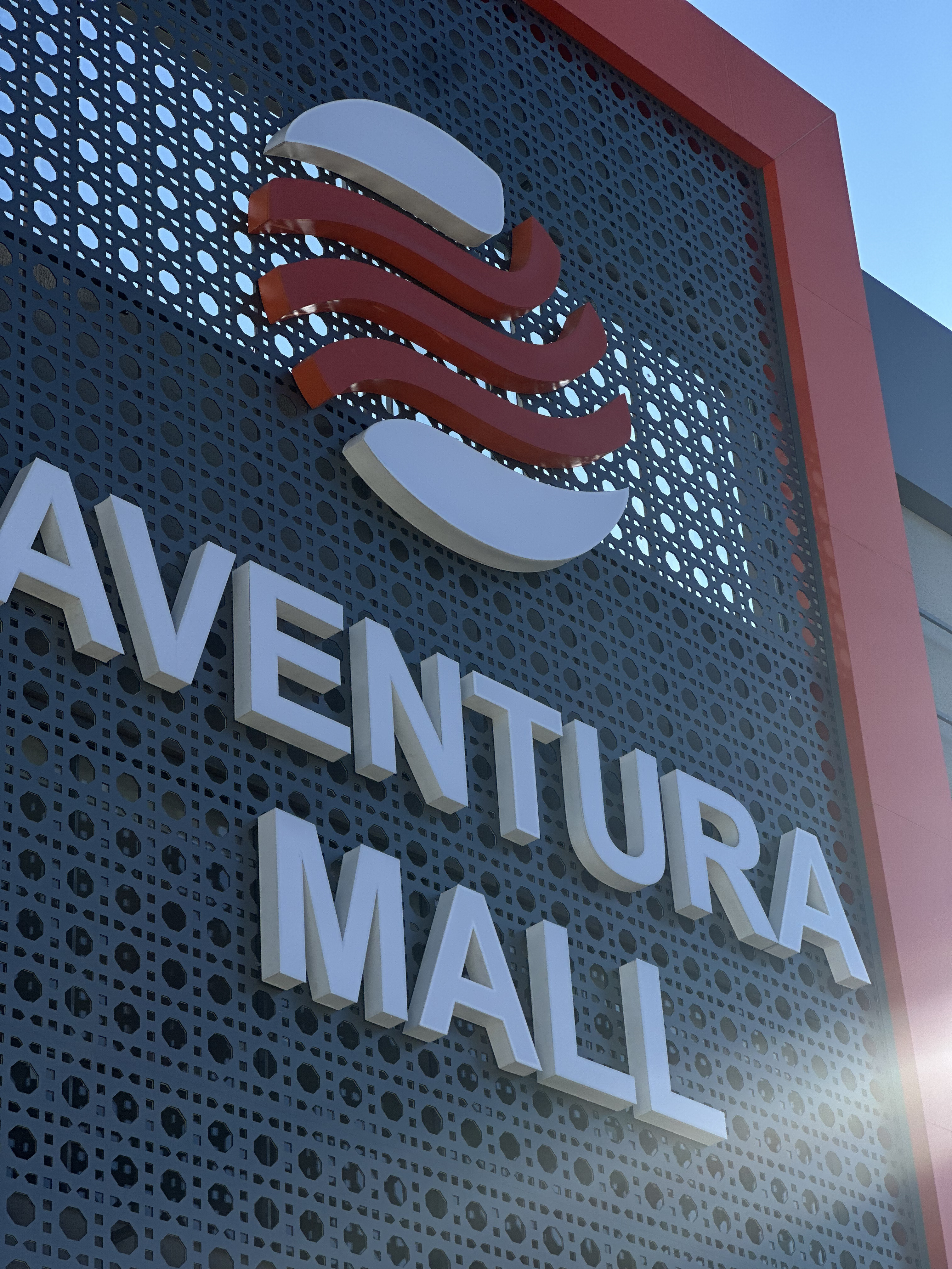 Fachada do Aventura Mall